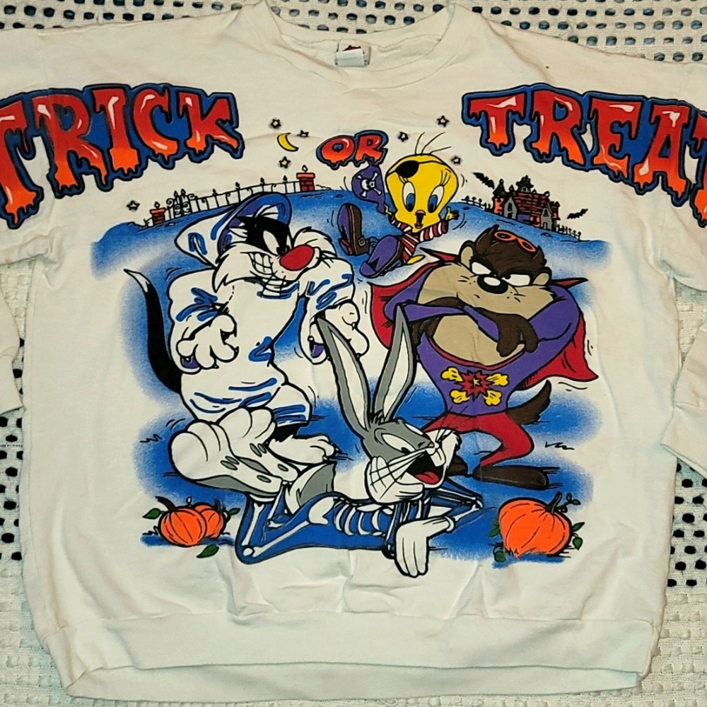 VTG sweatshirt Looney Tunes Trick or Treat white and colorful print sz XL